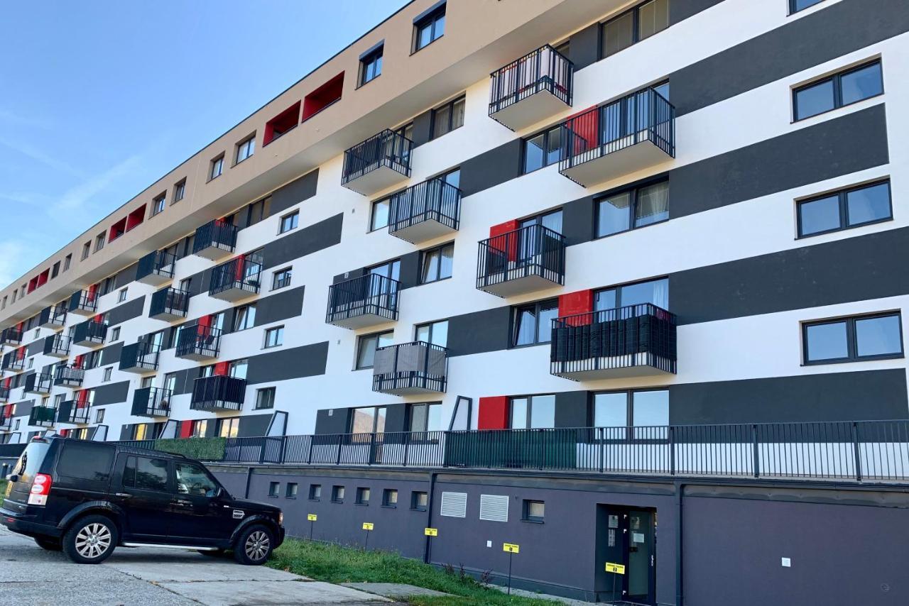 Bl - The Executive Suite, Boru - 24Hr Self Check-In, Free Private Parking, Balcony With Mountain View, 5 Minute Walk To City Center Banská Bystrica Buitenkant foto