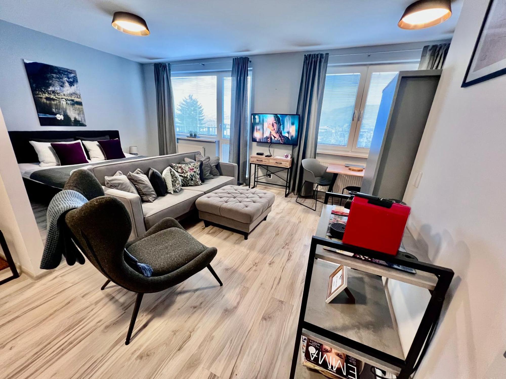 Bl - The Executive Suite, Boru - 24Hr Self Check-In, Free Private Parking, Balcony With Mountain View, 5 Minute Walk To City Center Banská Bystrica Buitenkant foto